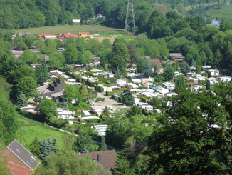 Blick auf den Campingplatz Freizeitdomizil Ruhrtal vom Isenberg
